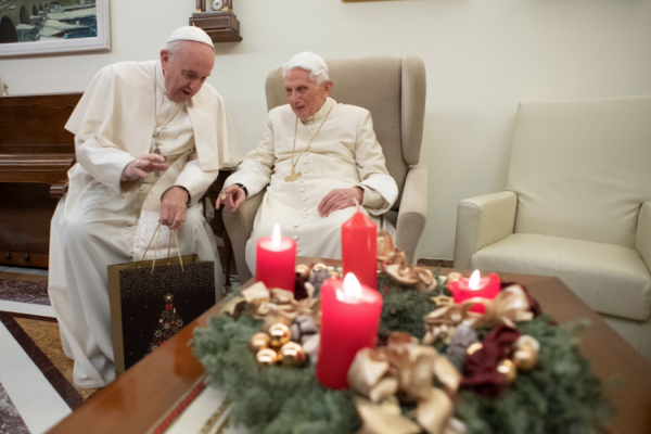 papież franciszek u papieża benedykta